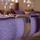 Šerpa na stůl fialová Zinnia Plum Dunicel® 3 v 1 0,4 x 4,8 m